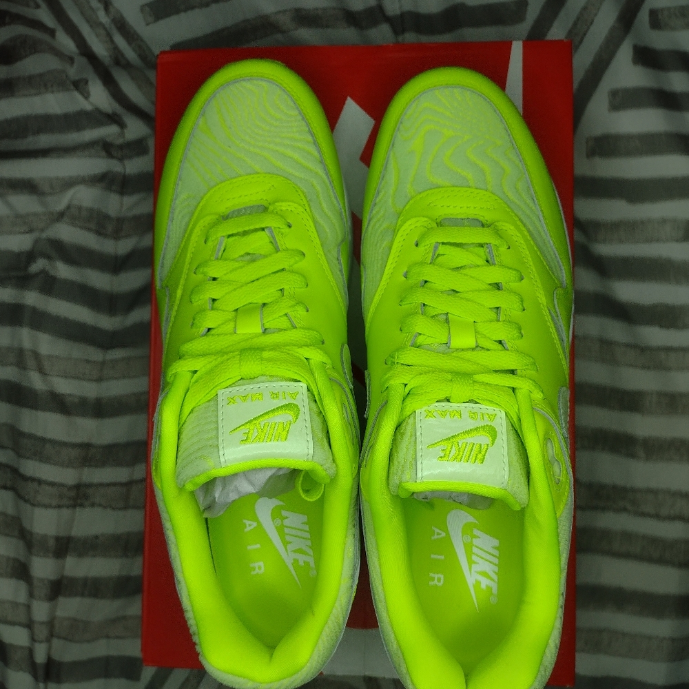 Air max 1 "VOLT" for men size 10, brand new with box - Picture 3 of 5